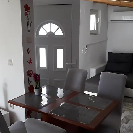 Studio Apartman Ražanac
