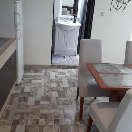 Studio Apartman Ražanac